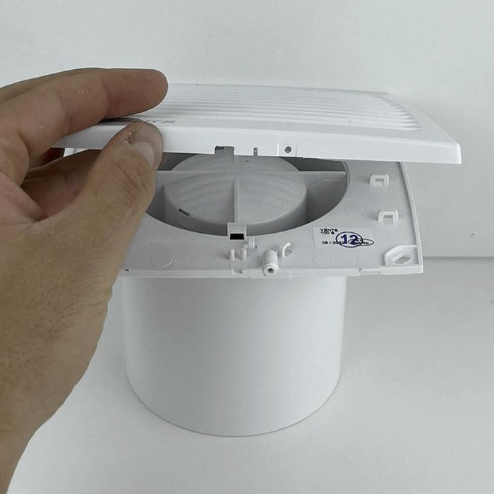 Axiální ventilátor do koupelny - sundání předního panelu